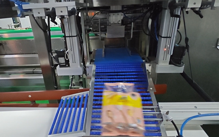 插角袋/自立袋/平口袋三合一柔性包裝自動化生產(chǎn)線